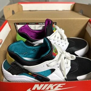 Nike air huarache run peace love and swoosh